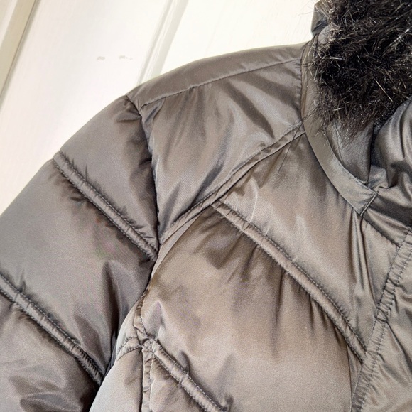 Kenneth Cole XL Women's Jacket with Faux Fur Hood***Front zipper broken only - Picture 4 of 11